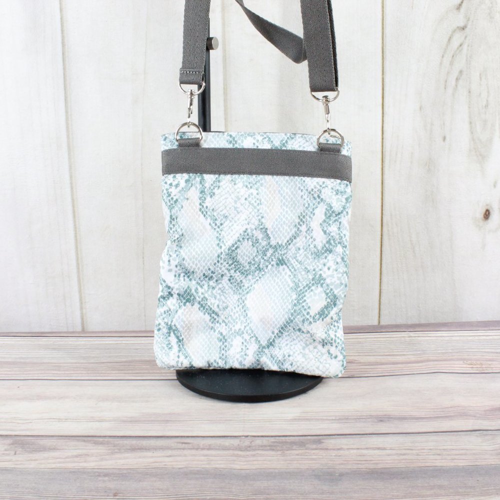 Le SportSac Green 100% Polyester Crossbody Bag Handbag Purse Travel - Picture 4 of 10